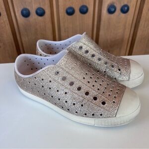 Native Gold Glitter Shoes, C13